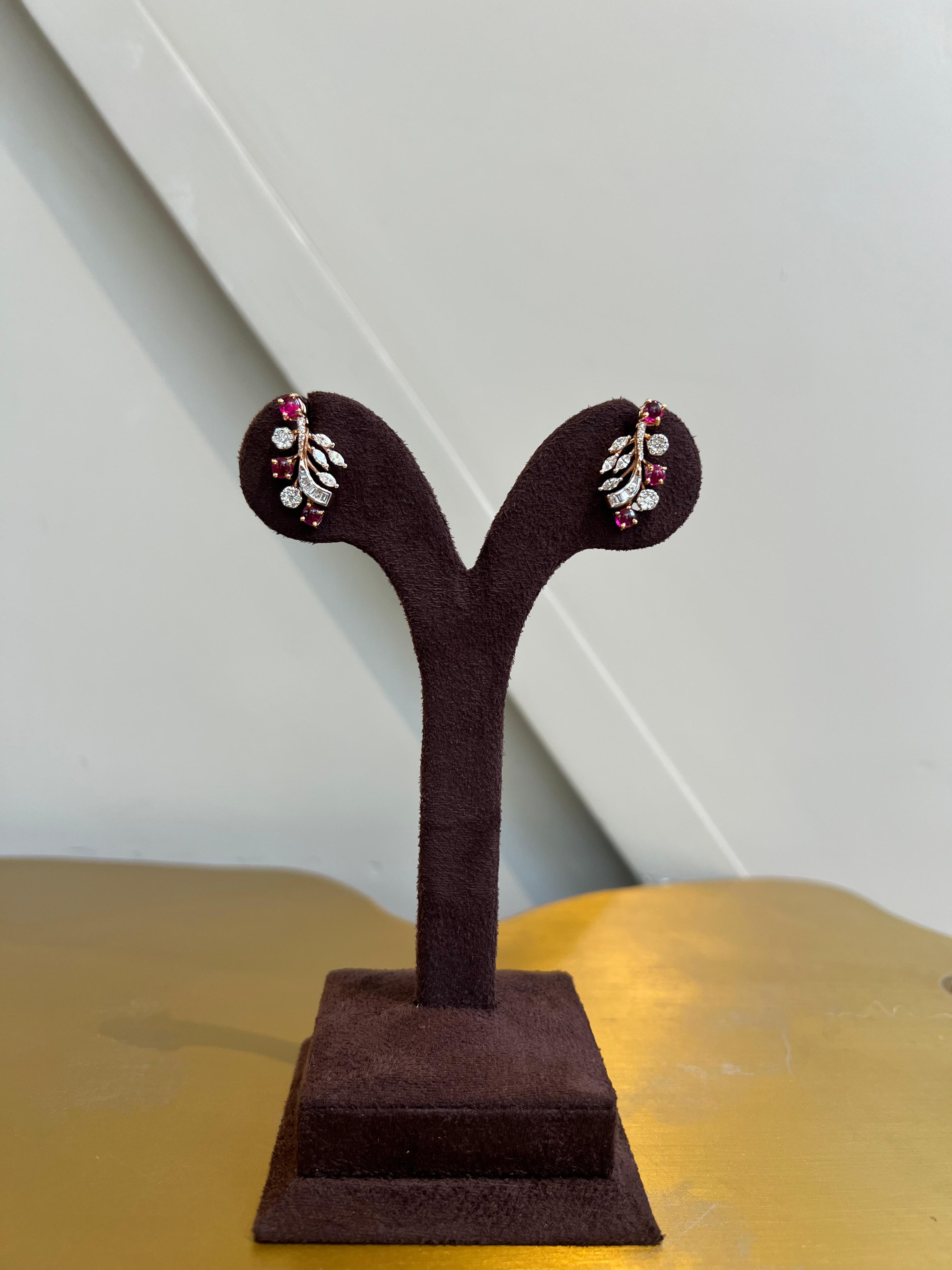 Exquisite Leaf-shaped Diamond Tops Exquisite Leaf-shaped Diamond Tops