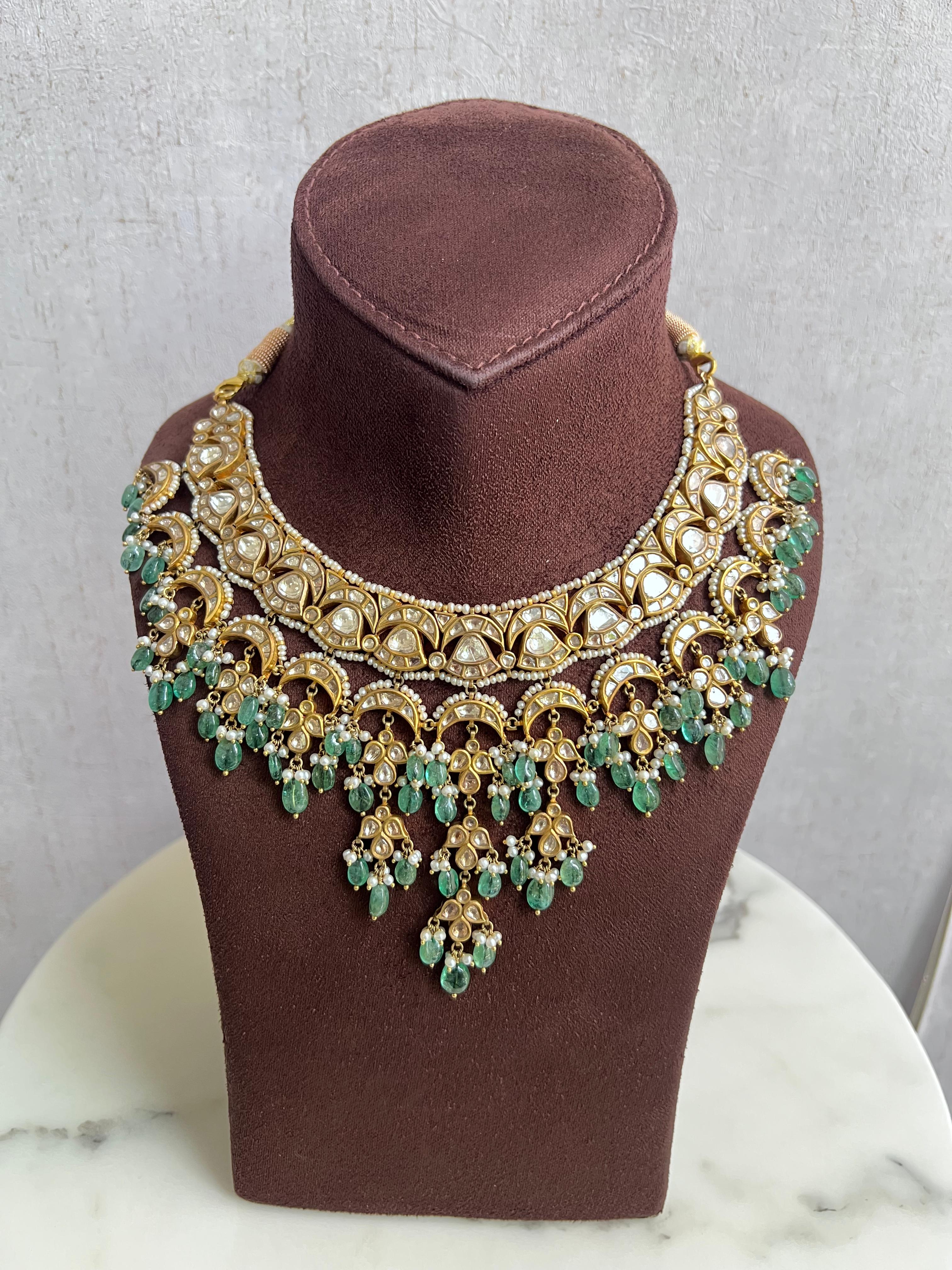 Kundan Setting Choker Necklace with Emerald Beads Kundan Setting Choker Necklace with Emerald Beads