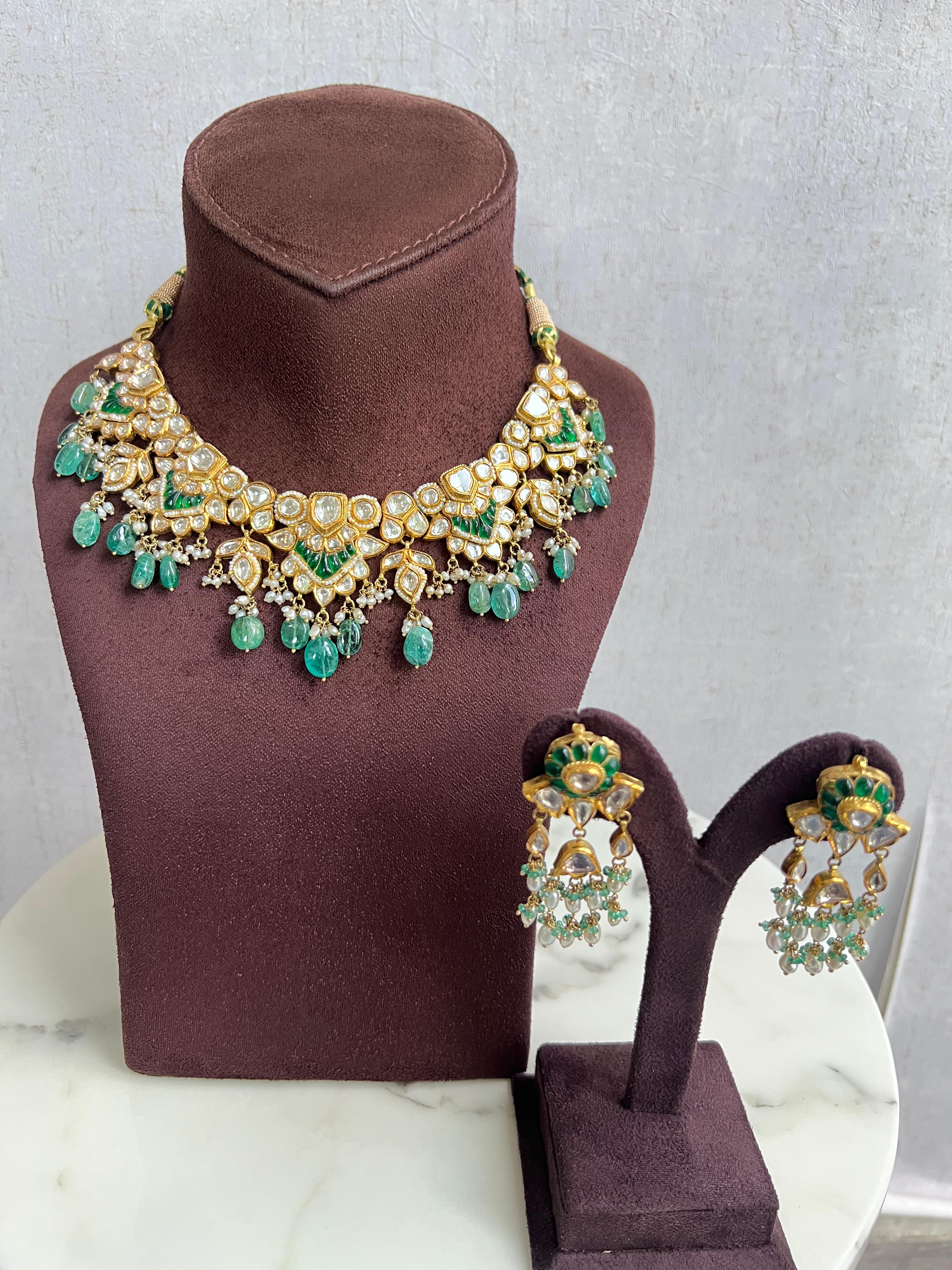 Kundan Setting Choker with Emerald and Emerald Beads Kundan Setting Choker with Emerald and Emerald Beads