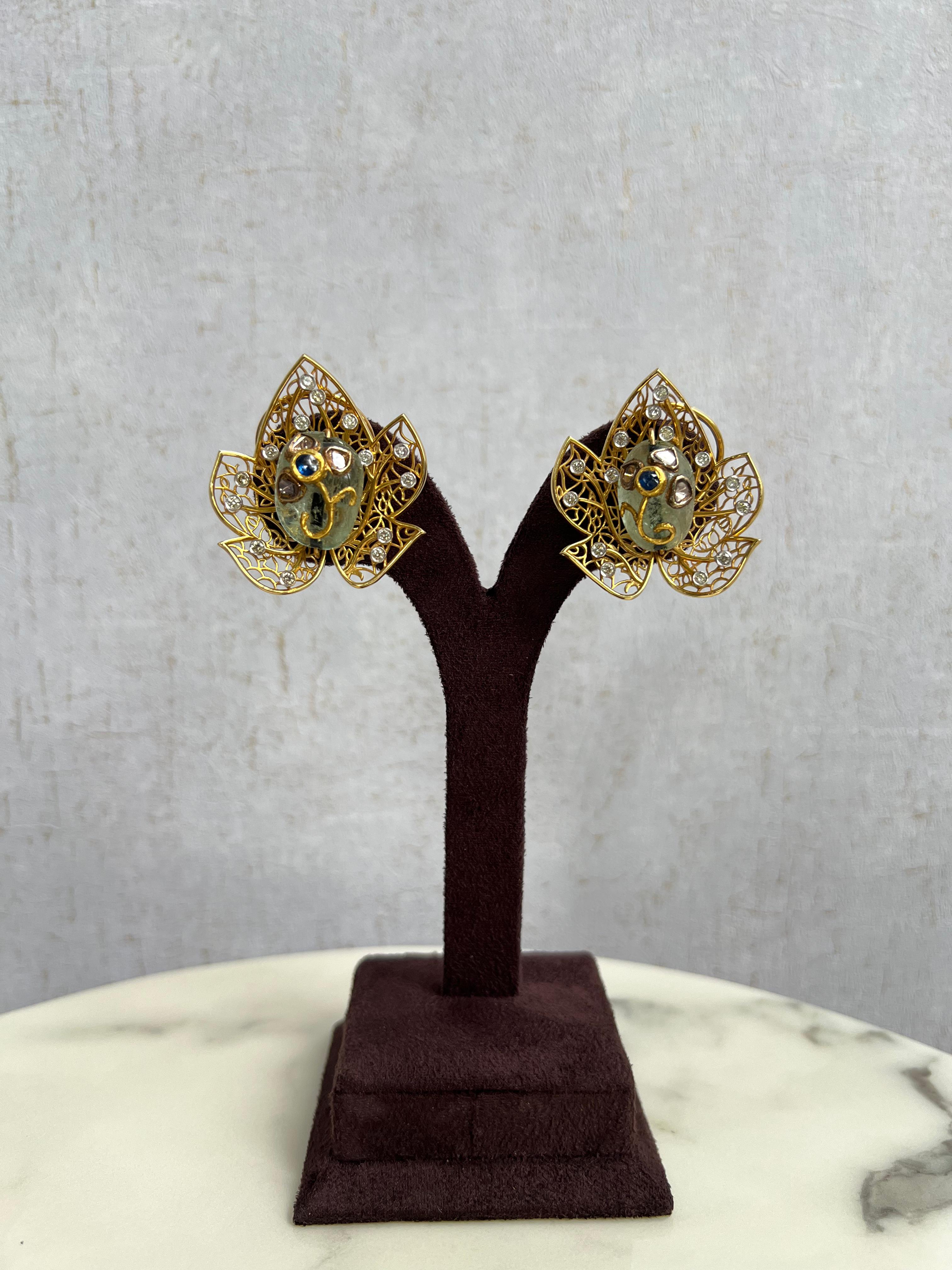 Leaf-shaped Cocktail Studded with Diamonds Leaf-shaped Cocktail Studded with Diamonds